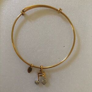 NWOT Vintage Juicy Couture Gold Charm Bracelet with Music Note Charm